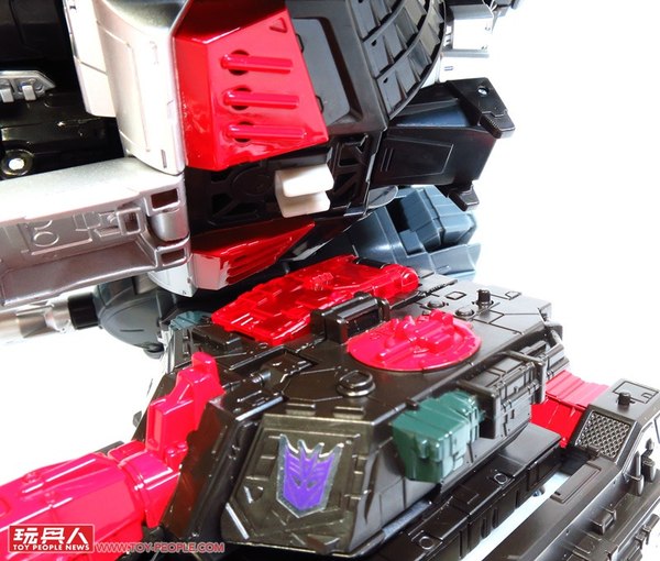 Titans Return Sky Shadow, Brawn And Roadburn Detailed In Hand Photos 45 (45 of 66)